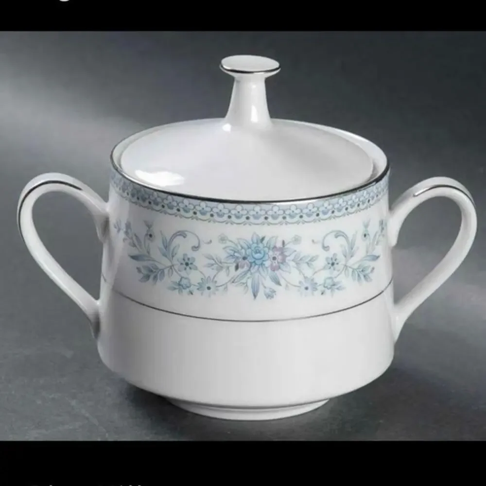 Noritake Blue Hill Sugar Bowl With Lid Blue Floral Height: 4 1/4 in Cottagecore